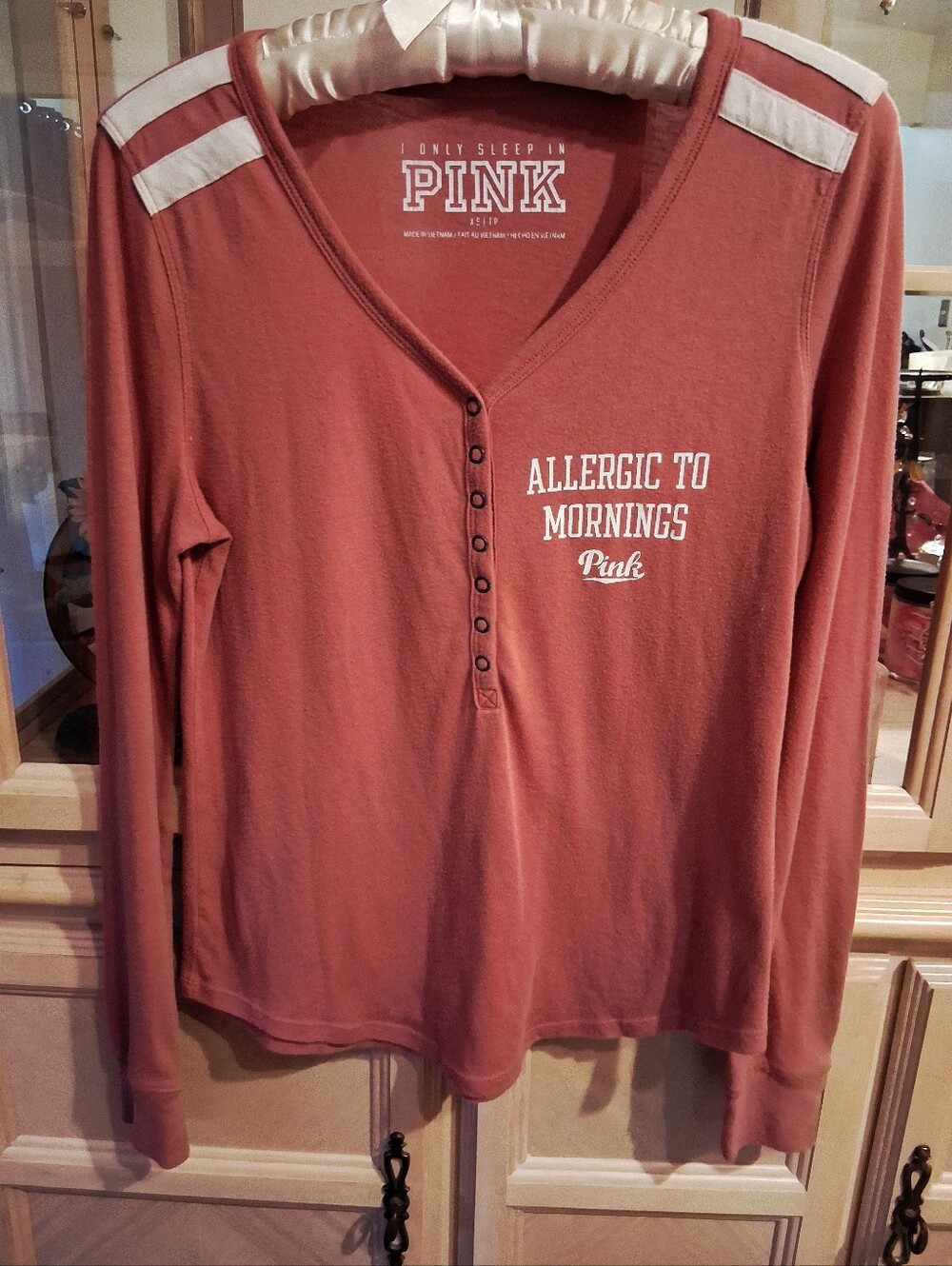 VICTORIAS SECRET PINK "PINK" "ALLERGIC TO MORNINGS" SNAP UP TEESHIRT